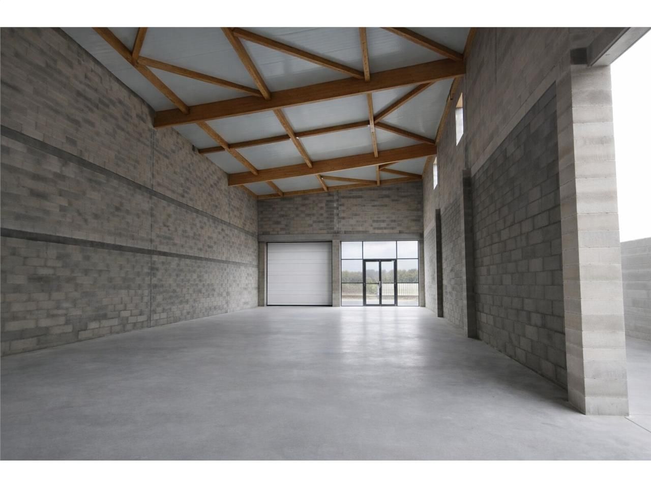 Local commercial traversant de 250 m² en première