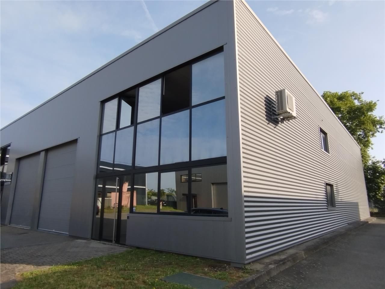 A louer, zone de Thibaud, cellule d'activité réno