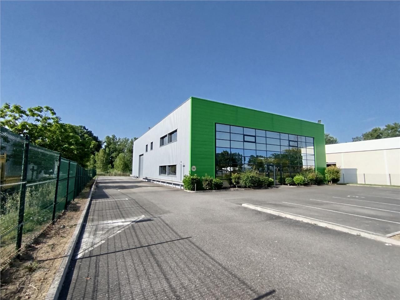 A vendre / A louer bâtiment indépendant mixte bur
