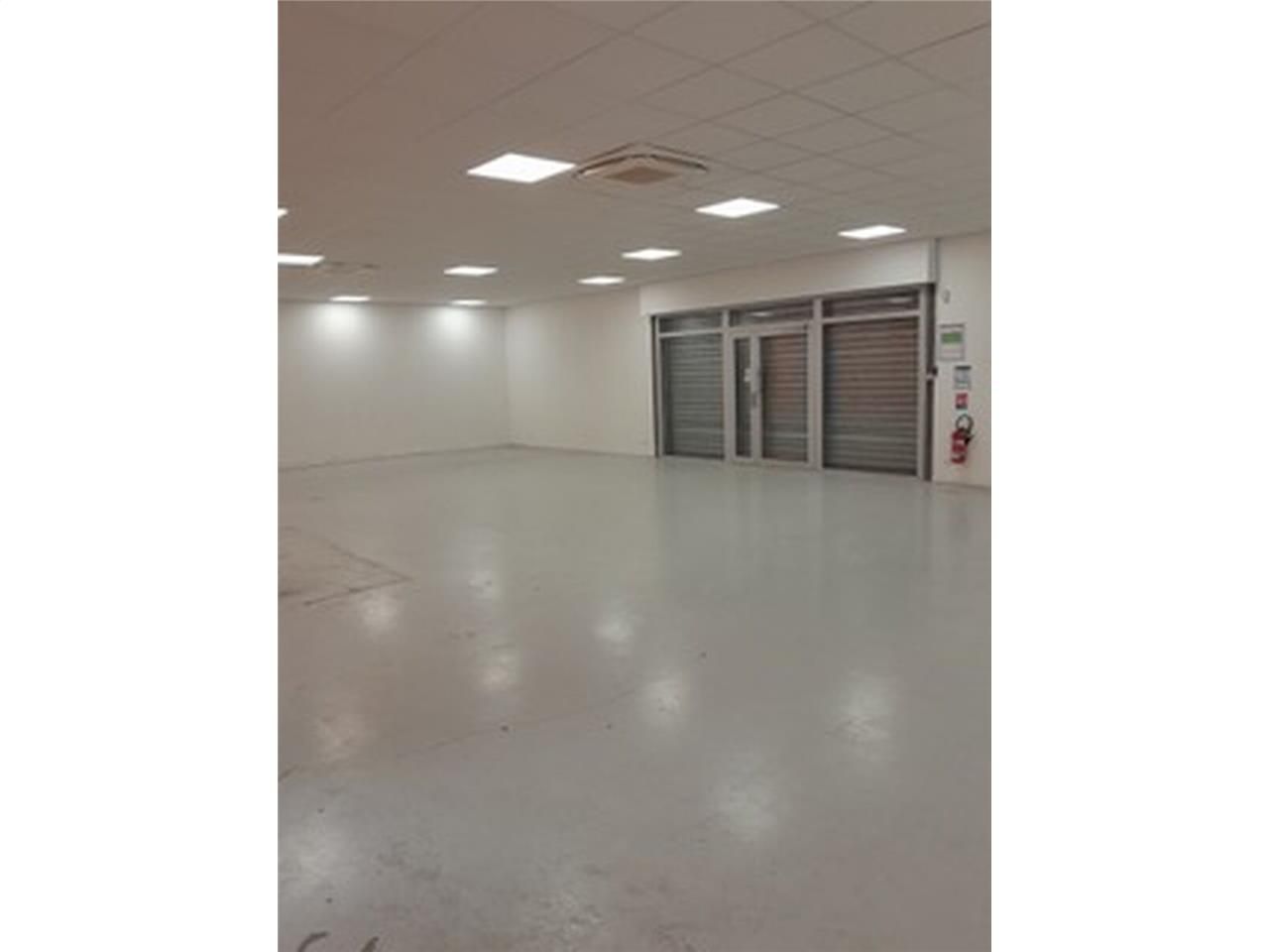 A louer local d'activité de 284 m² disposant de d