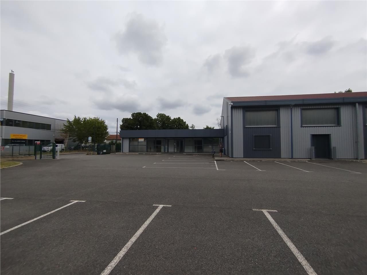 A louer, sur la zone de Thibaud, local d'activité