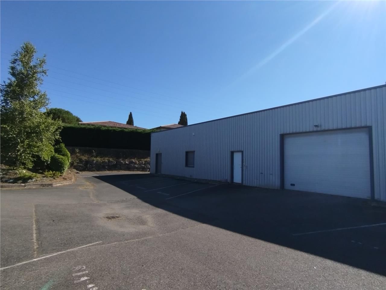 A vendre ou à louer, sur MONDOUZIL, local indépen