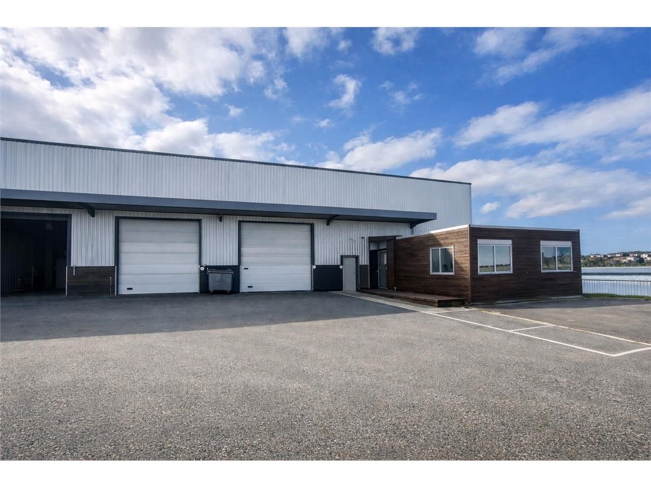 MONDOUZIL, à louer dépôt de 720 m² avec 50 m² de 