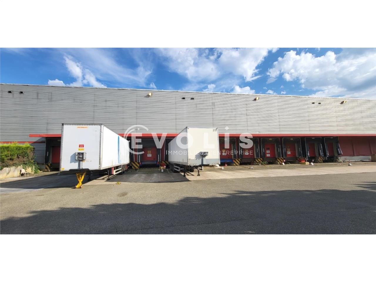 Situé dans la ZI Pariwest sur un site clos d'envi