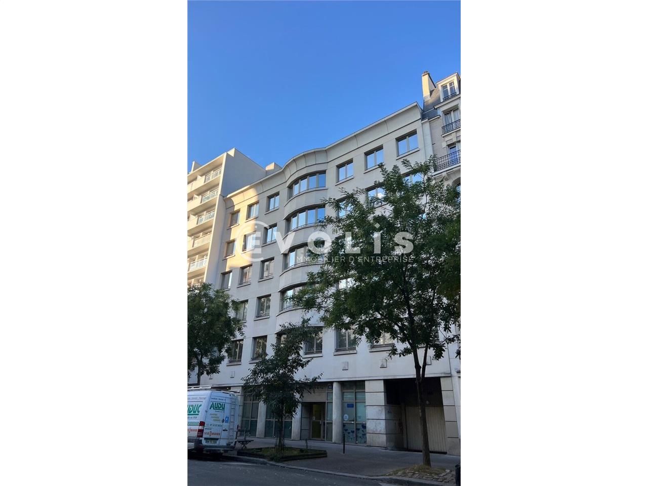 Nous vous proposons cet espace atypique en duplex