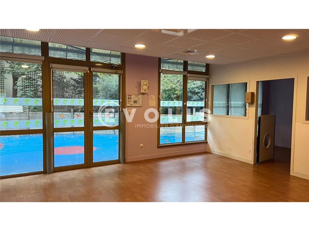 Nous vous proposons cet espace atypique en duplex