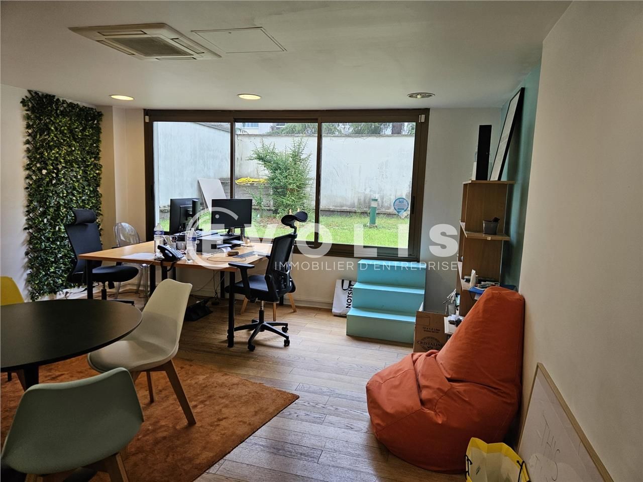 Situé en plein coeur de Montrouge, à quelques min