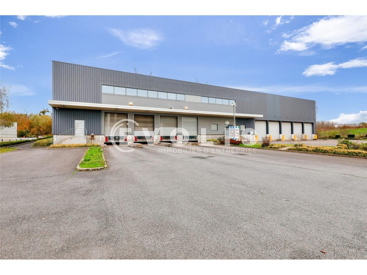 Situé dans la Z.A.C. De l'Ambresis à Villeparisis