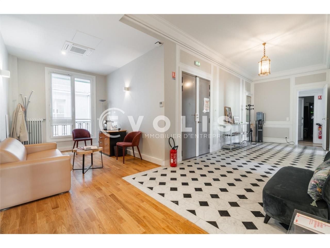 Situé dans le 17ème arrondissement de Paris, EVOL