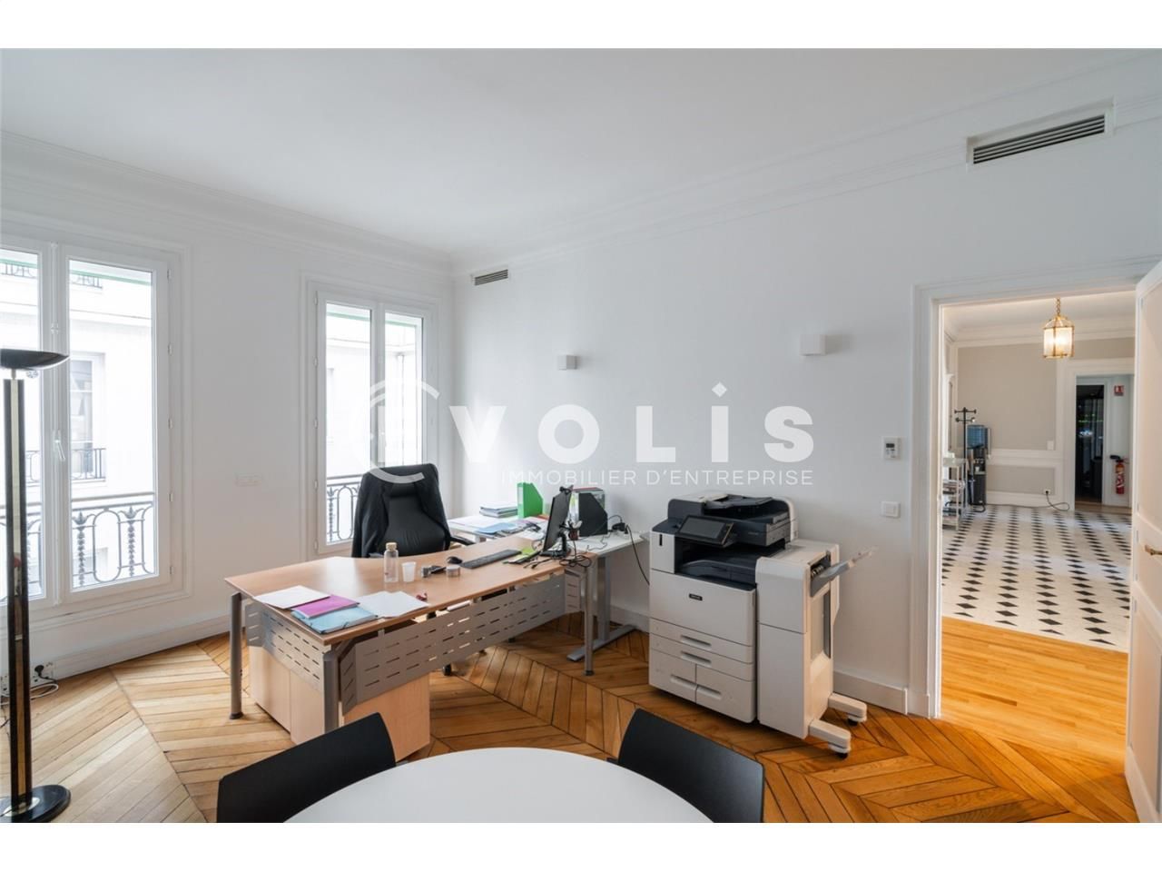 Situé dans le 17ème arrondissement de Paris, EVOL