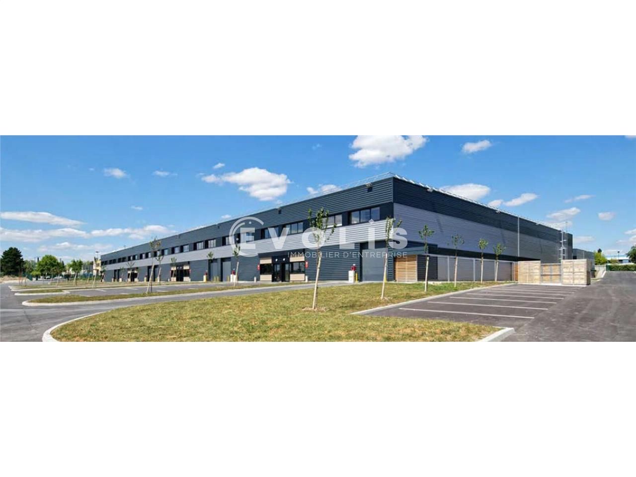 A proximité des principaux axes routiers, autorou