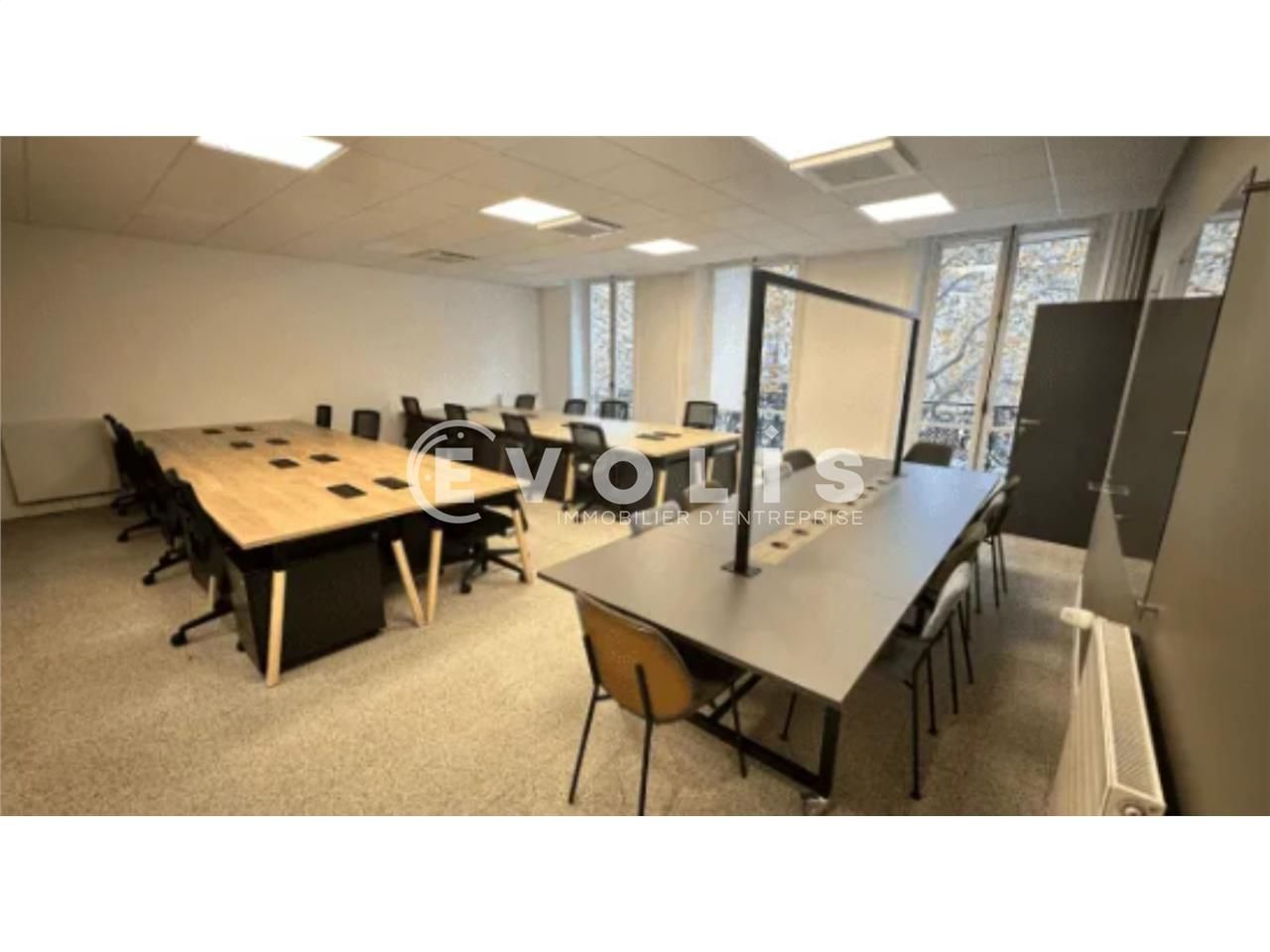 EVOLIS vous propose une surface de 350 m² non div