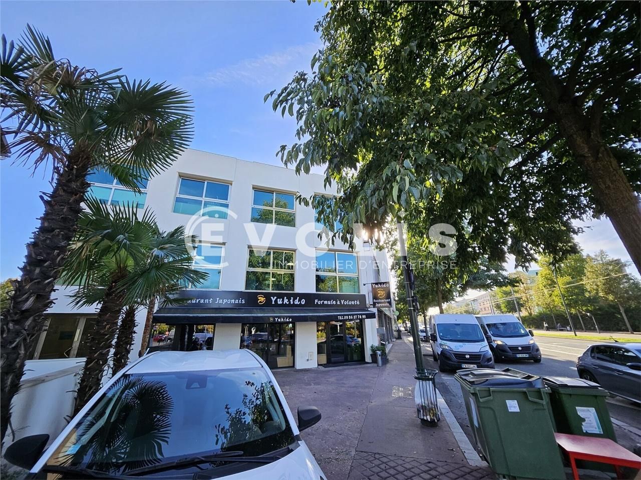 Situés au coeur du Petit Clamart, EVOLIS vous pro