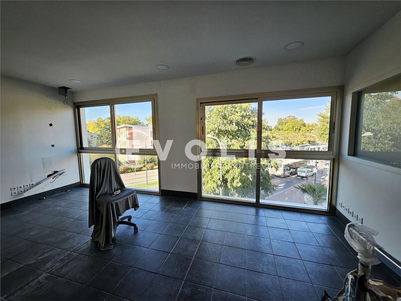 Situés au coeur du Petit Clamart, EVOLIS vous pro