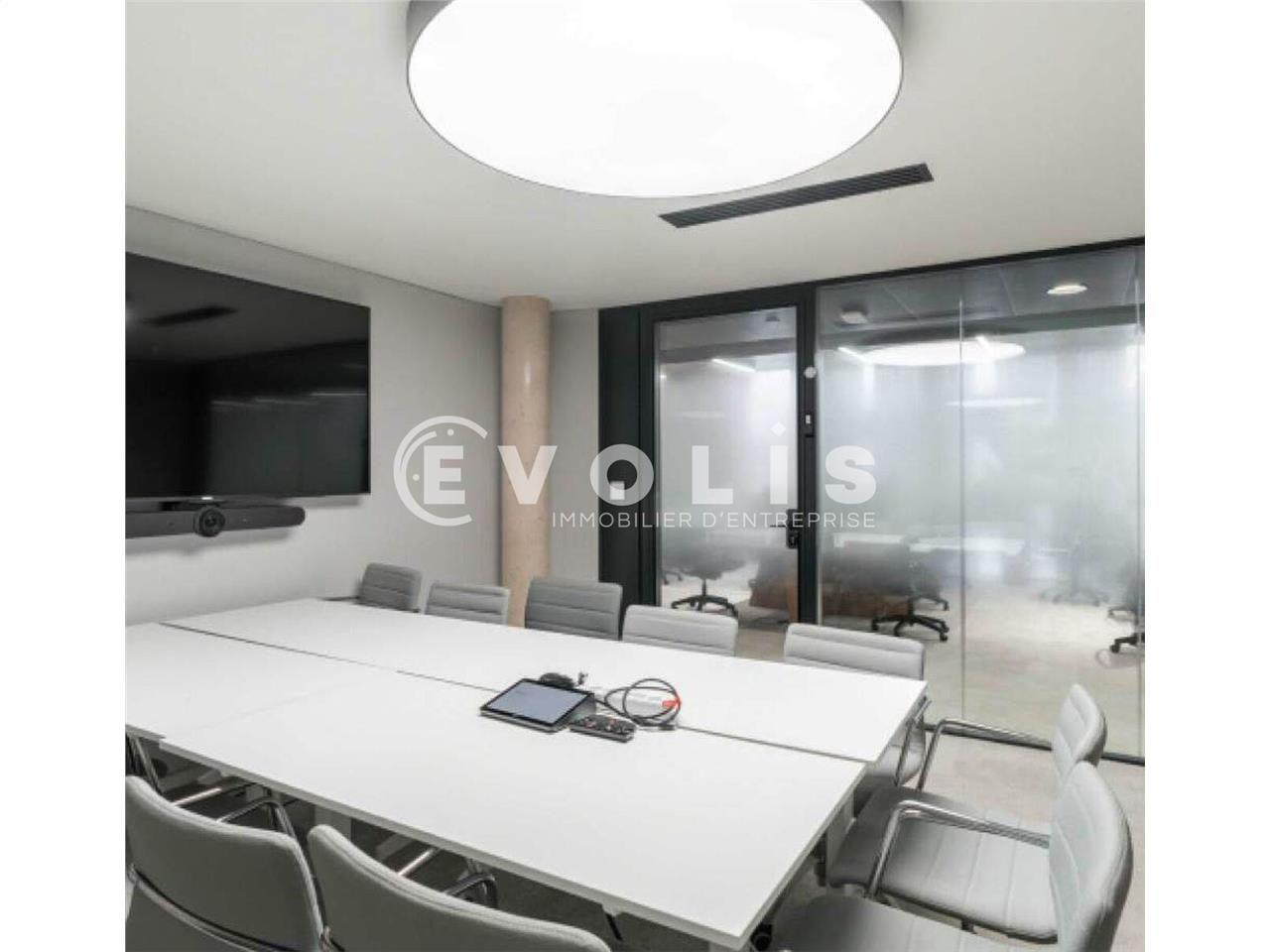 Situé au coeur du 11ème arrondissement de Paris, 