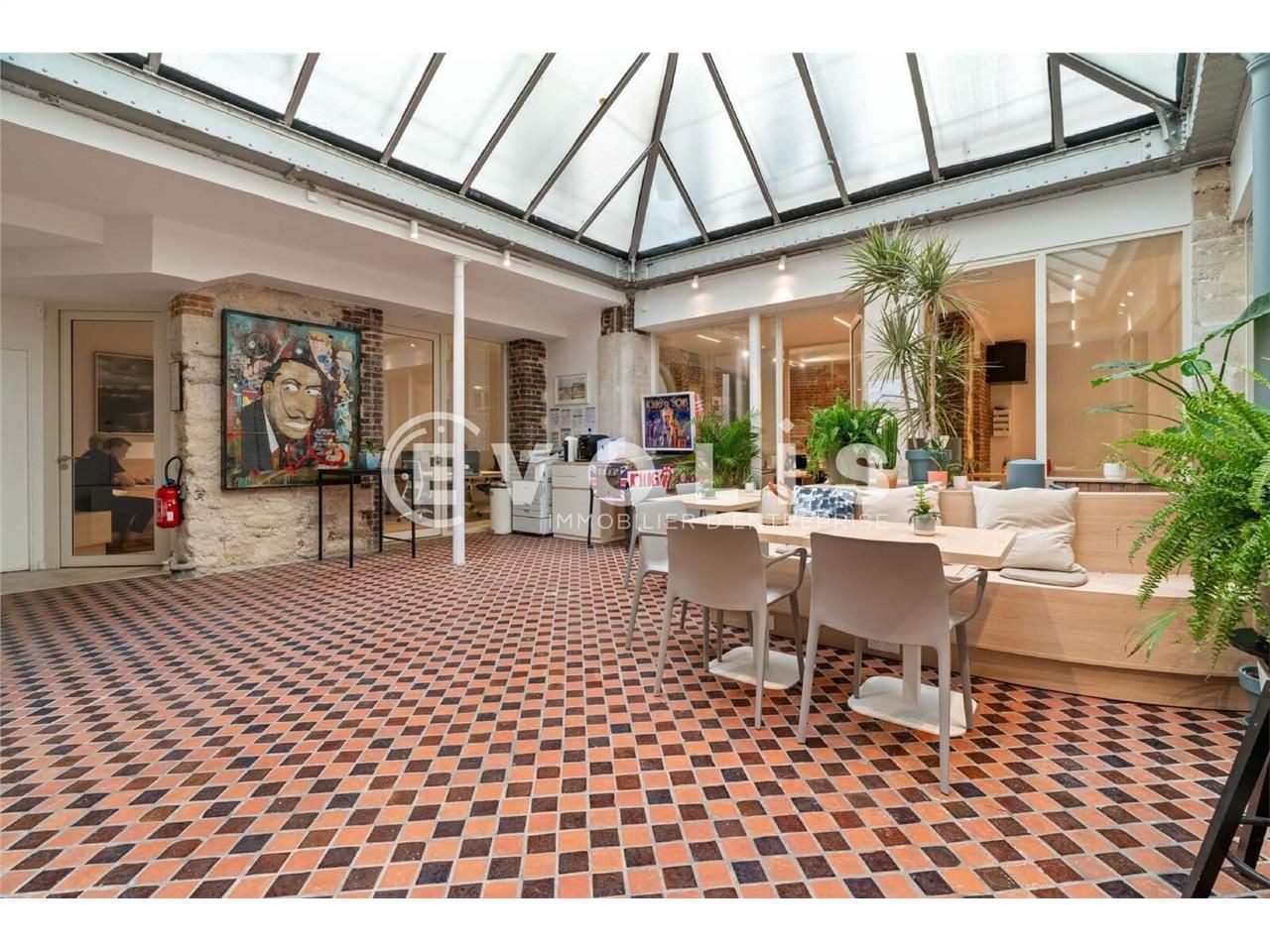 Situé dans le 4ème arrondissement de Paris, EVOLI