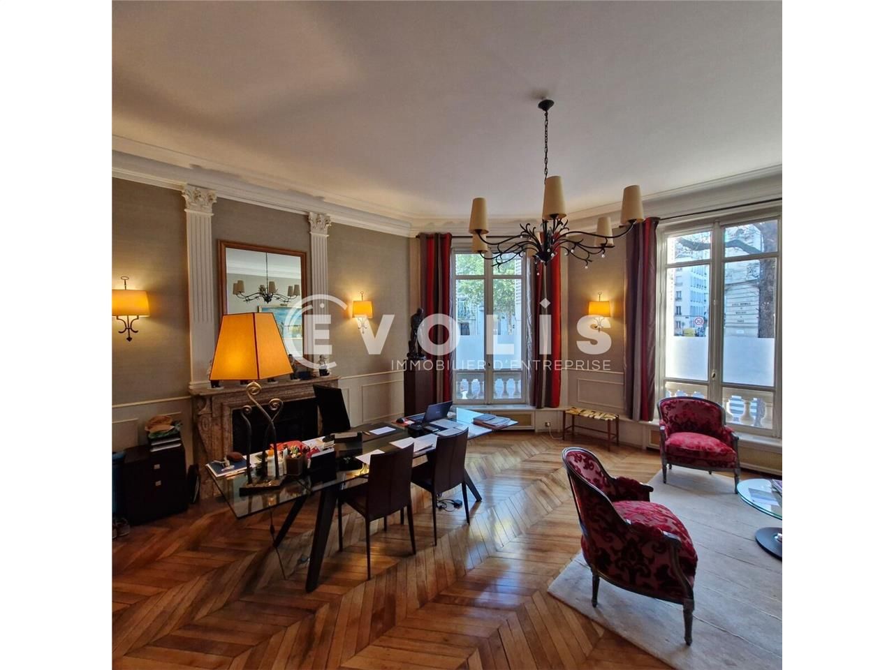 Situé à proximité immédiate du Parc Monceau, EVOL