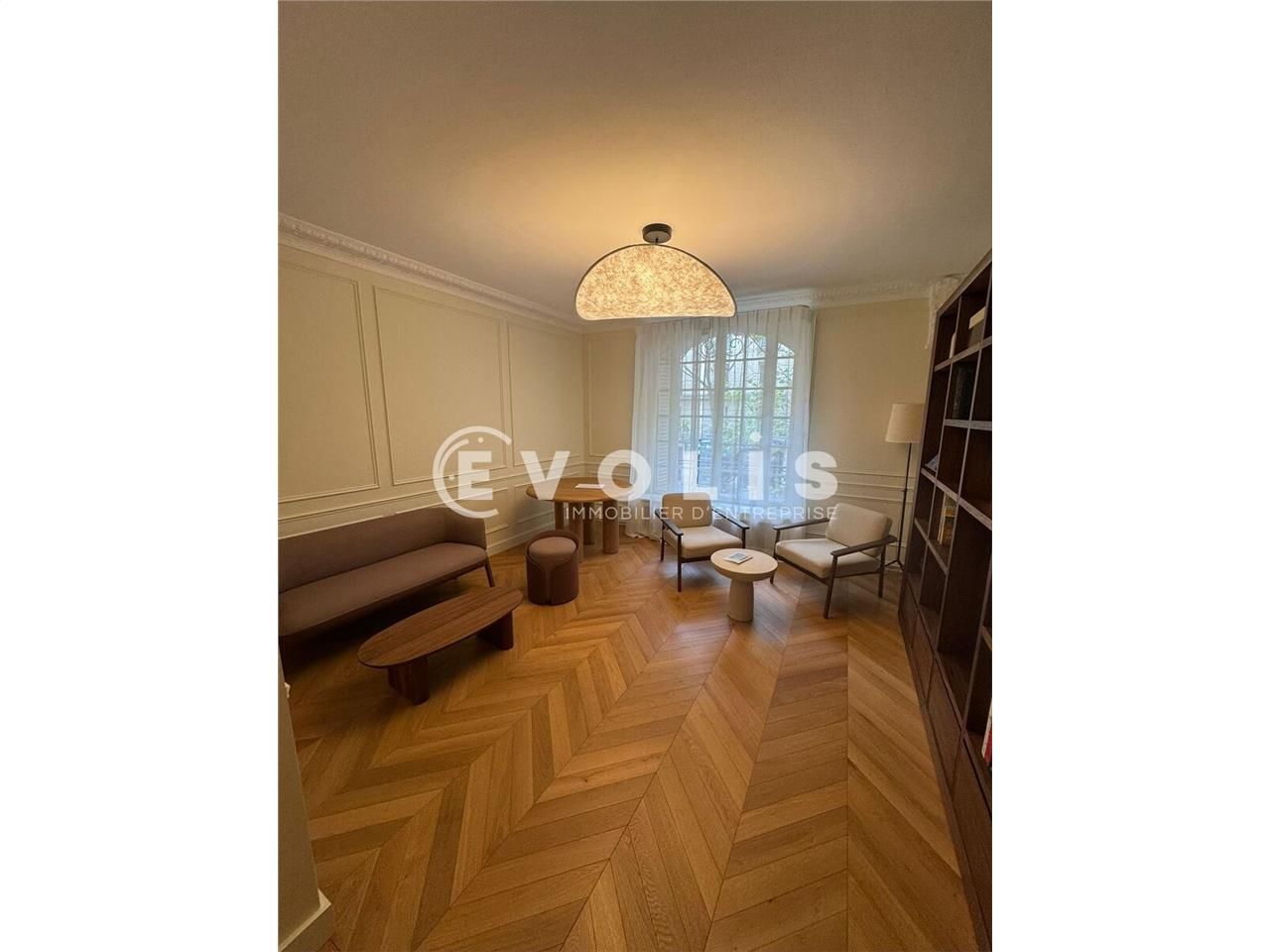 Situé dans le 11ème arrondissement de Paris, EVOL