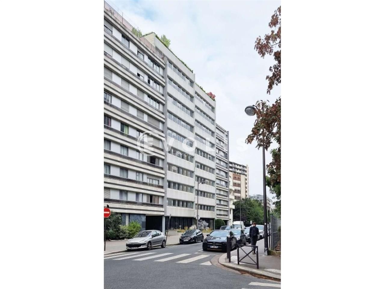 Situé dans le 15ème arrondissement de Paris, EVOL