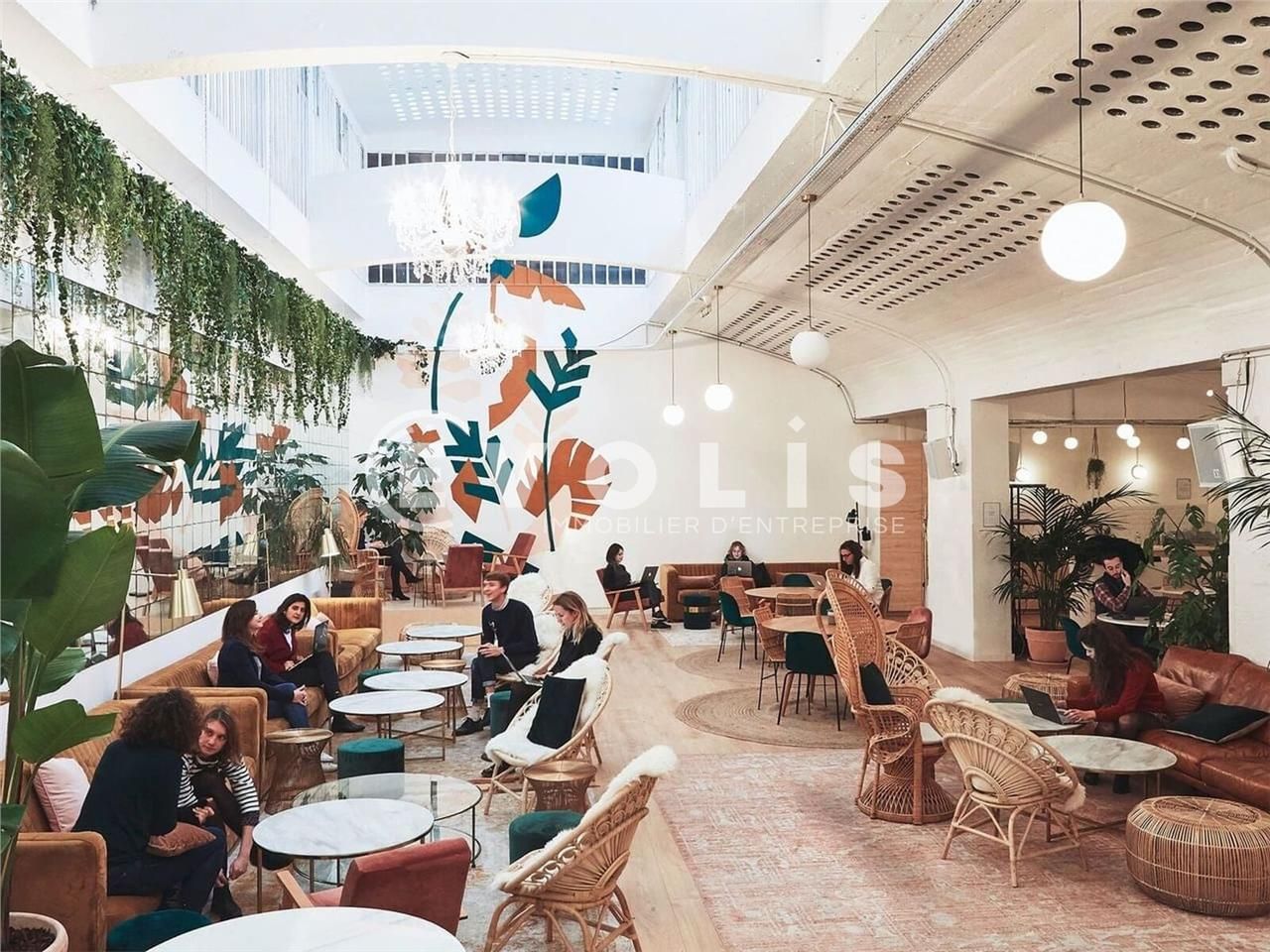 Situé entre le Canal Saint-Martin et la place de 