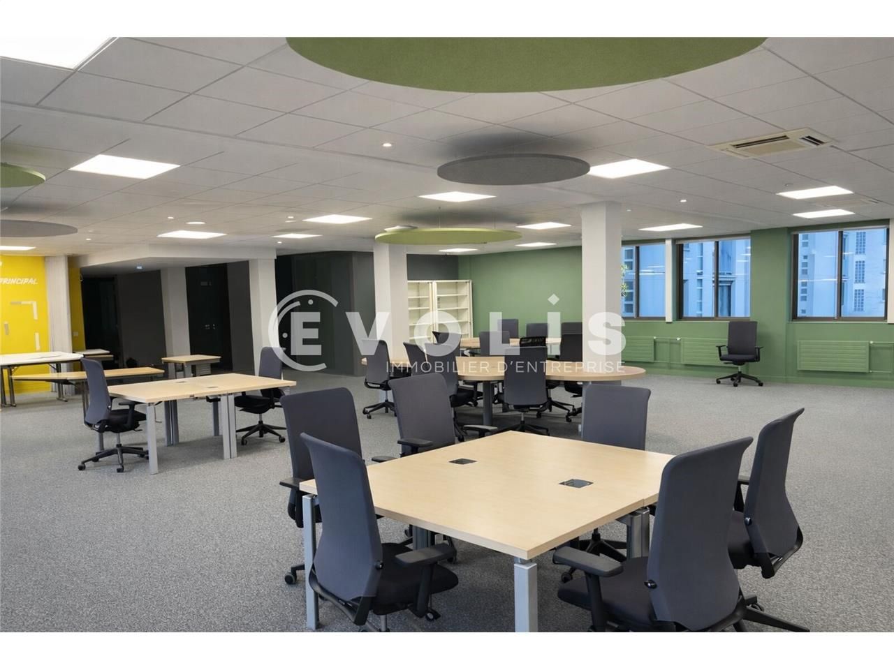 Situé dans le 15ème arrondissement de Paris, nous