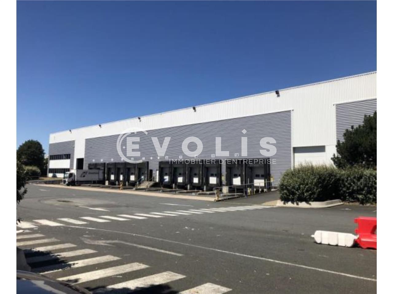 Idéalement situés, à proximité de la Francilienne