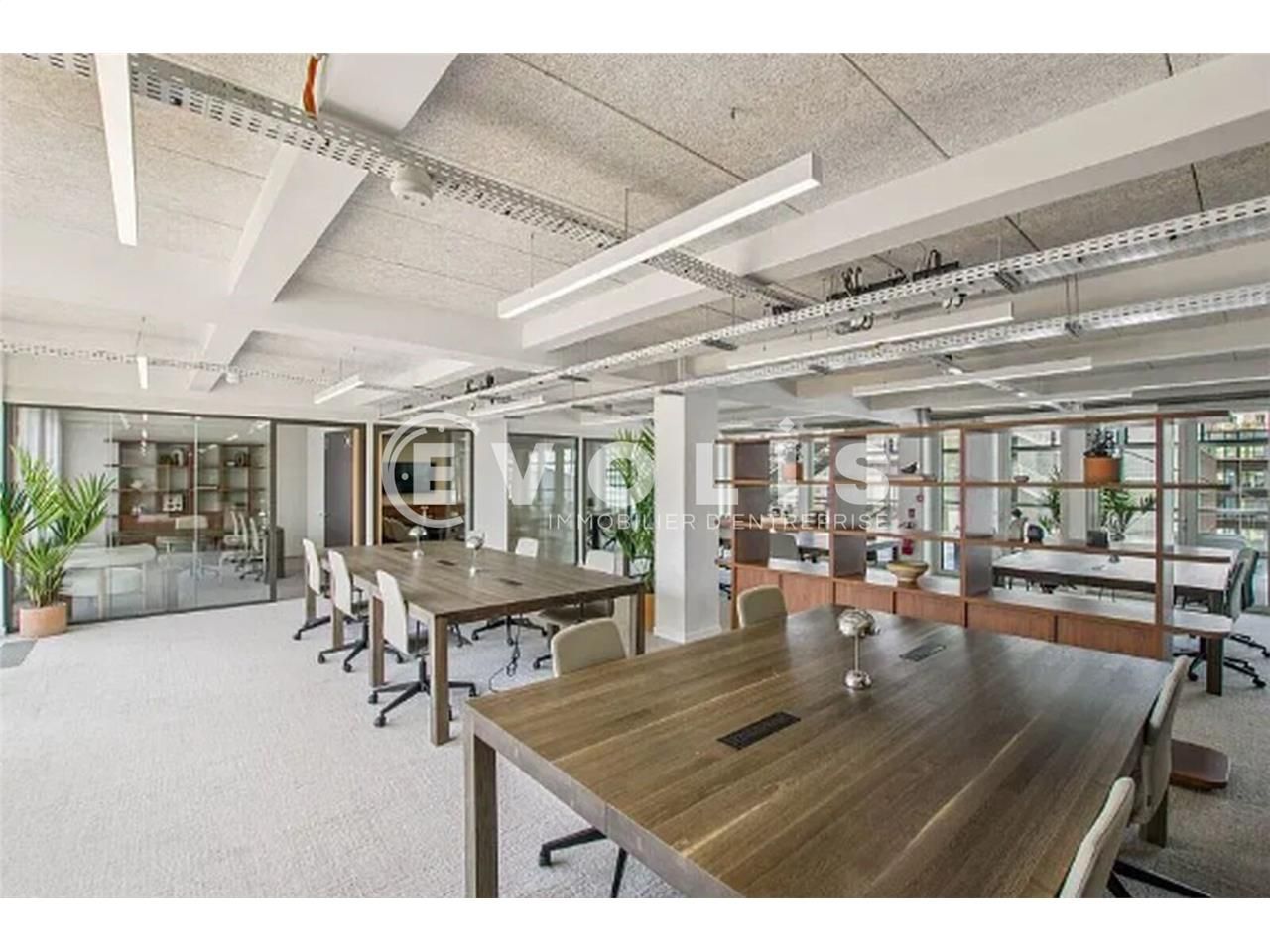 Situé au coeur du 8ème arrondissement de Paris, E