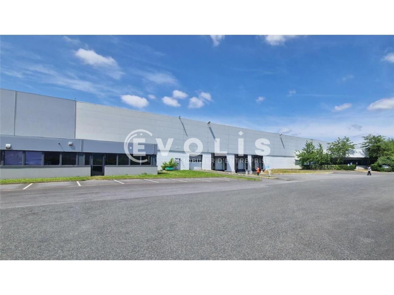 Situé à proximité immédiate du RER D "Lieusaint-M