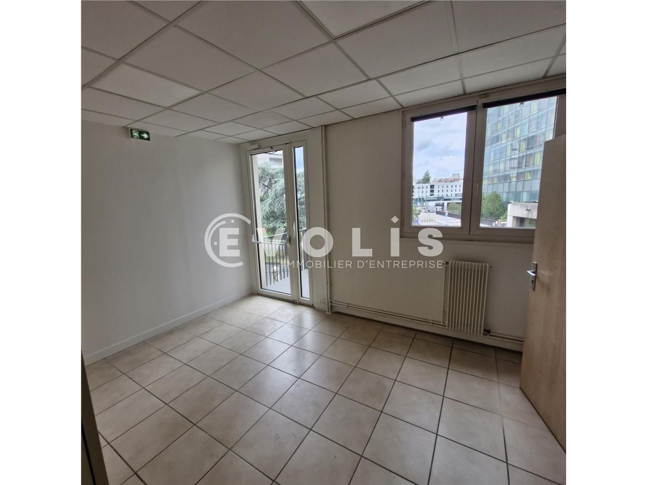 Bureaux modernes à louer à Montreuil, idéalement 