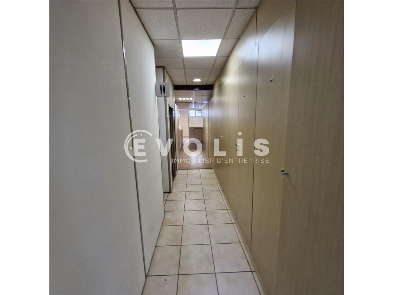 Bureaux modernes à louer à Montreuil, idéalement 