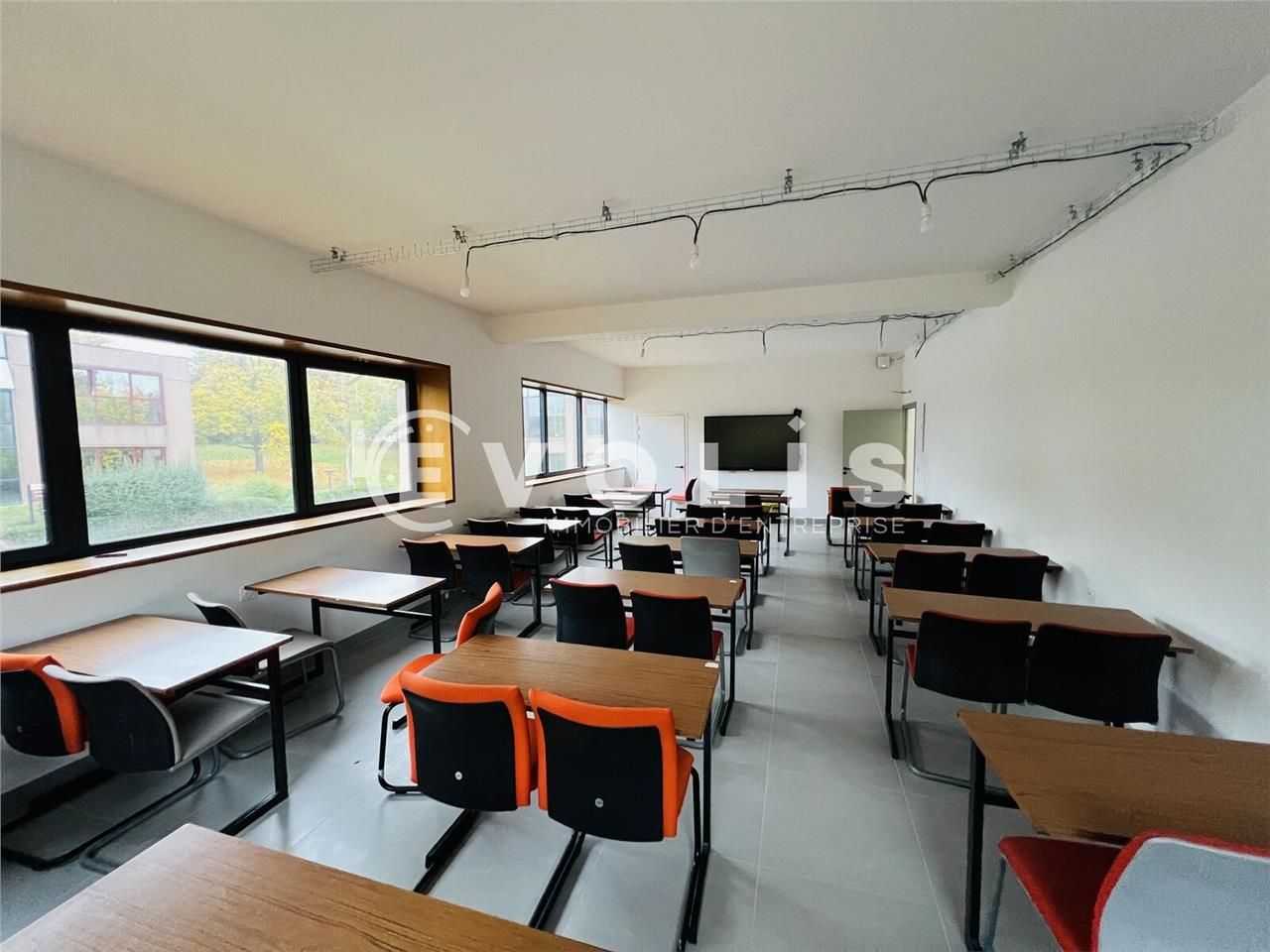 Situé au coeur de la Cité Descartes, à proximité 