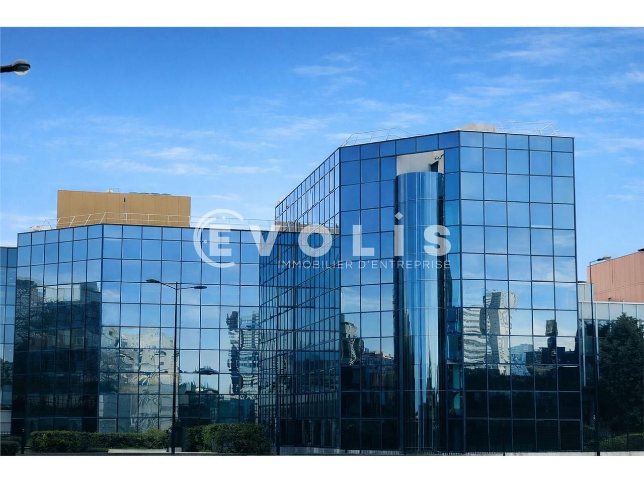 Idéalement situé au sein du quartier d'affaires d