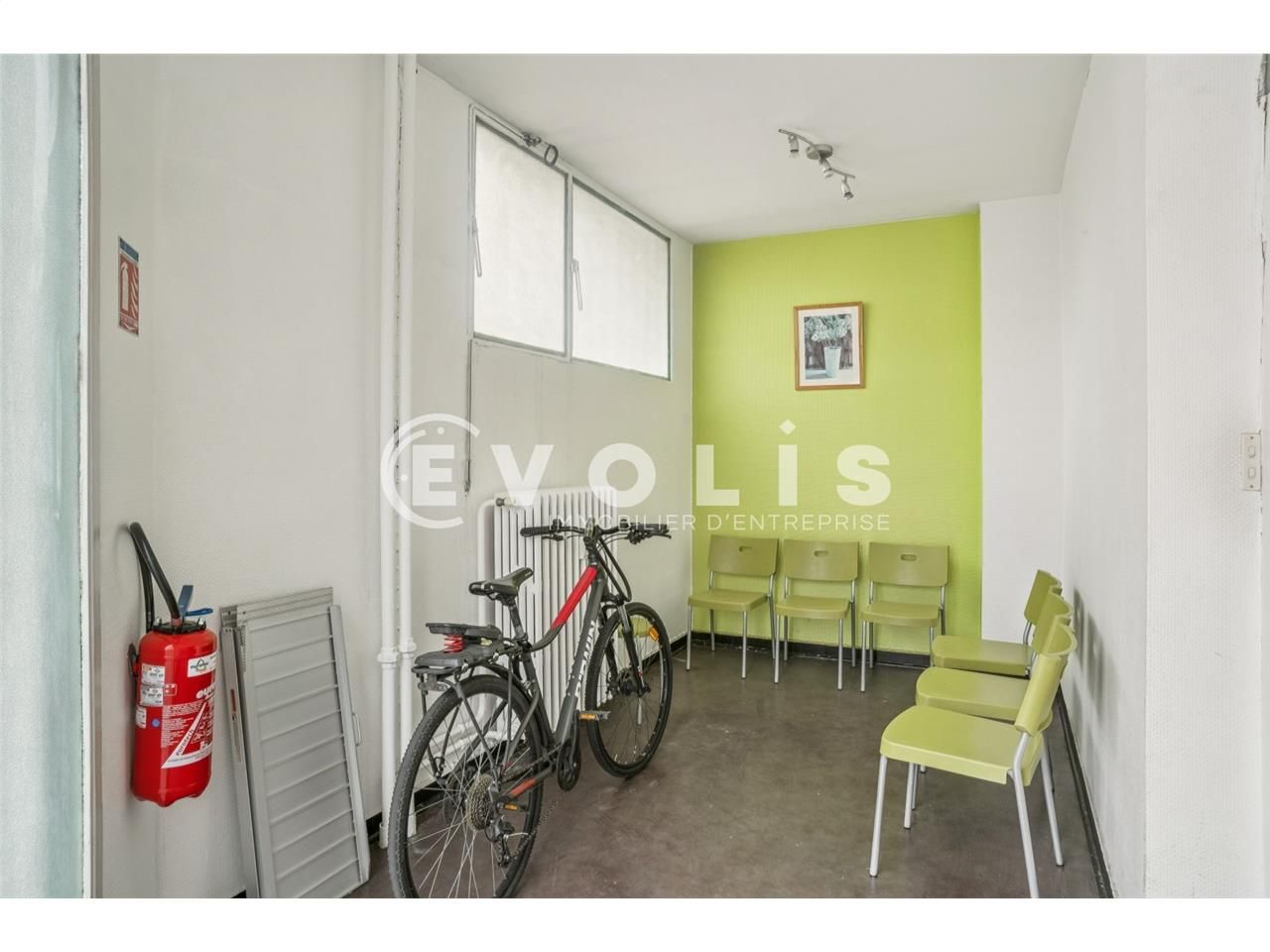 À vendre Local professionnel en rez-de-chaussée, 