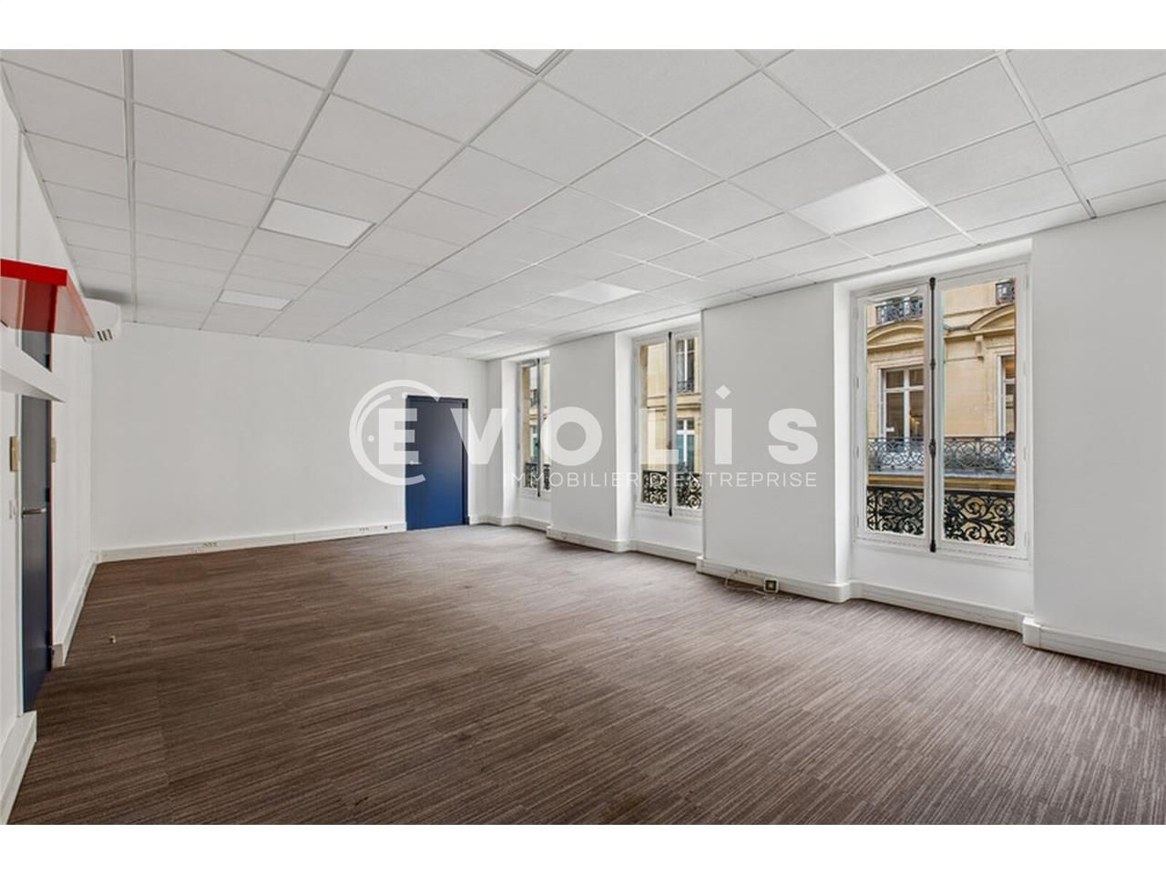 Situés à proximité immédiate de la gare Saint-Laz