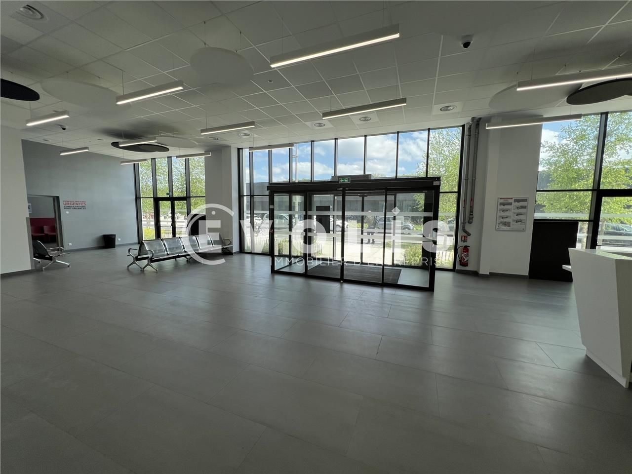 À quelques minutes à pied de la gare RER A de Noi