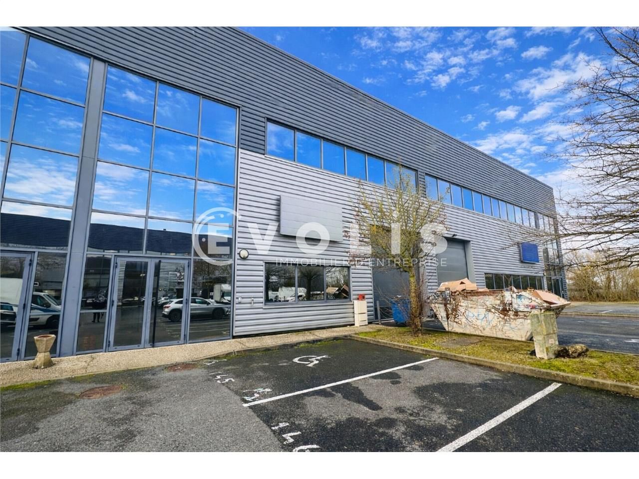 A proximité des principaux axes routiers A5 et N1