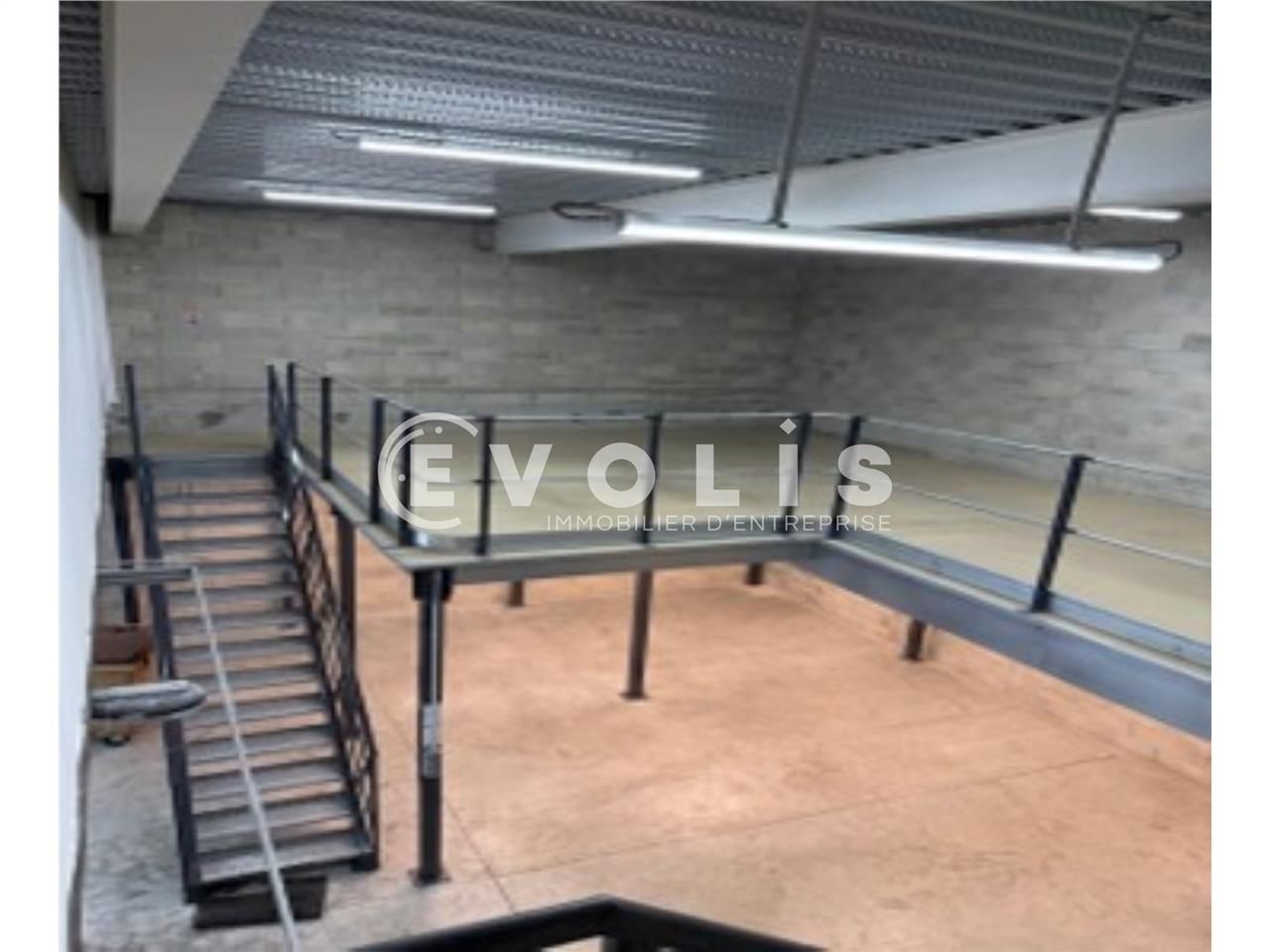 Locaux d'activité à louer à Villeneuve la Garenne