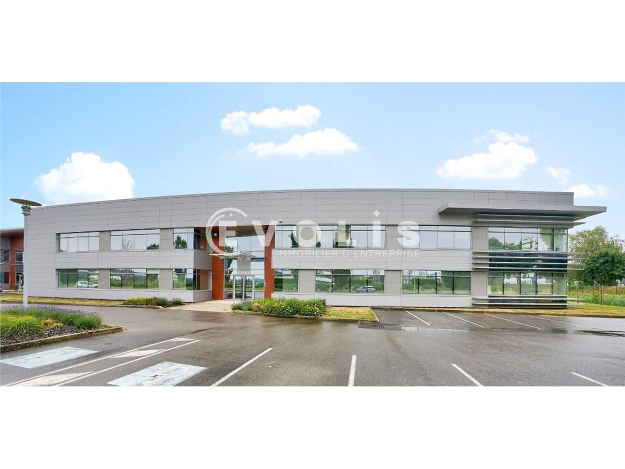 Idéalement située à proximité immédiate de l'auto