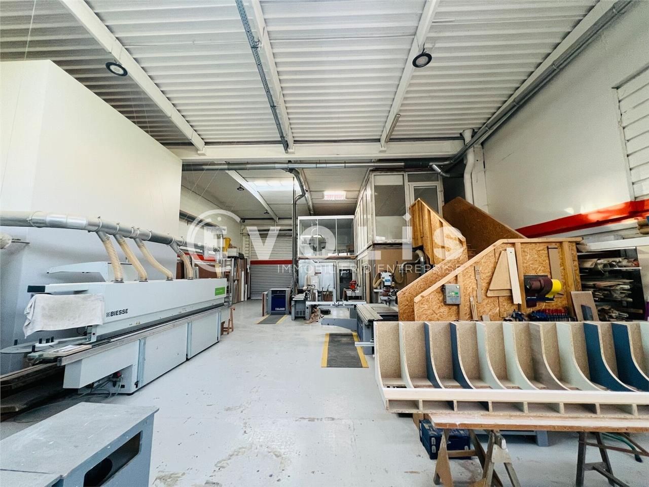 A proximité immédiate de la jonction entre la N10