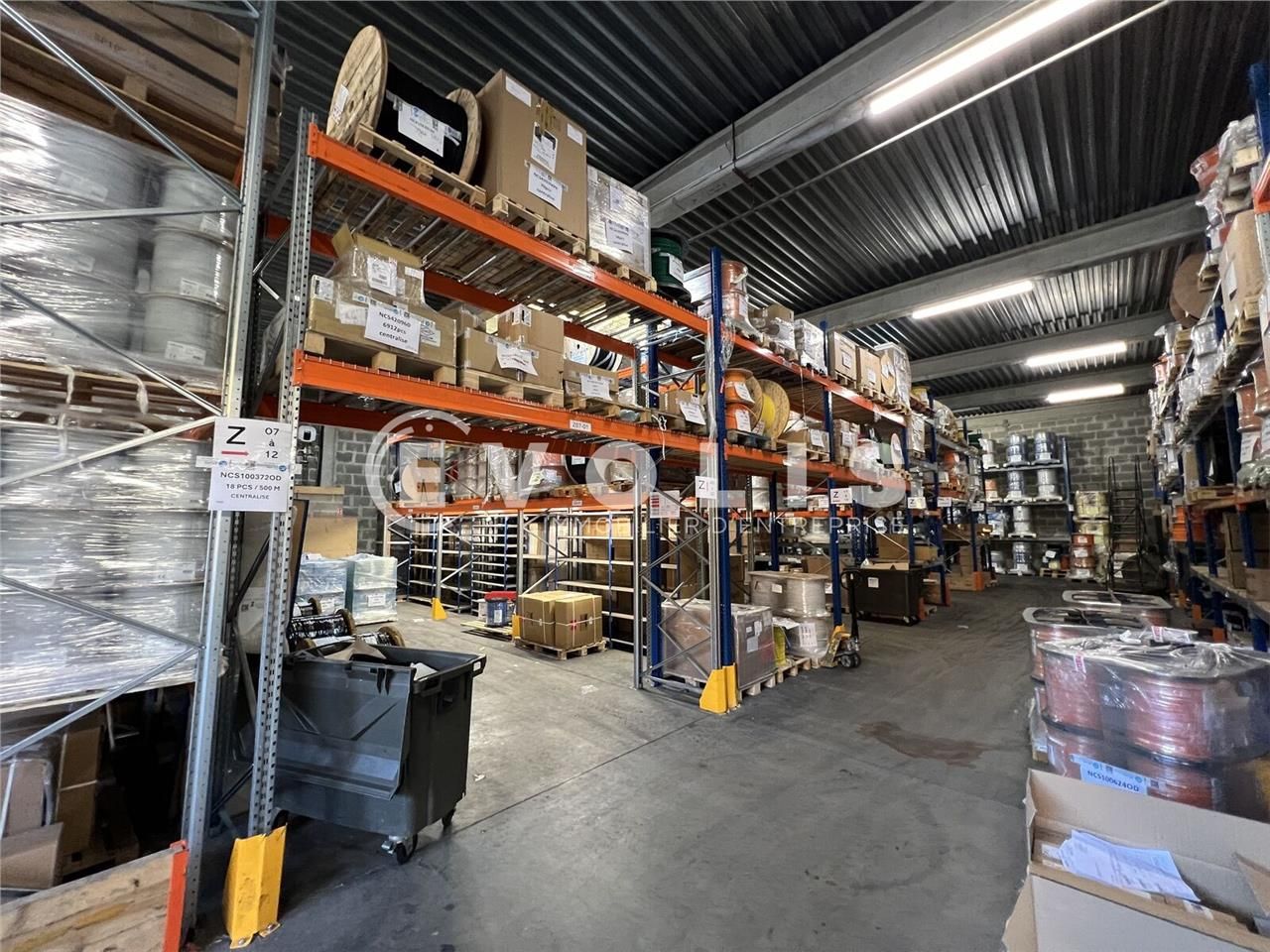 Situé au coeur de la Zone d'Activité des Richarde