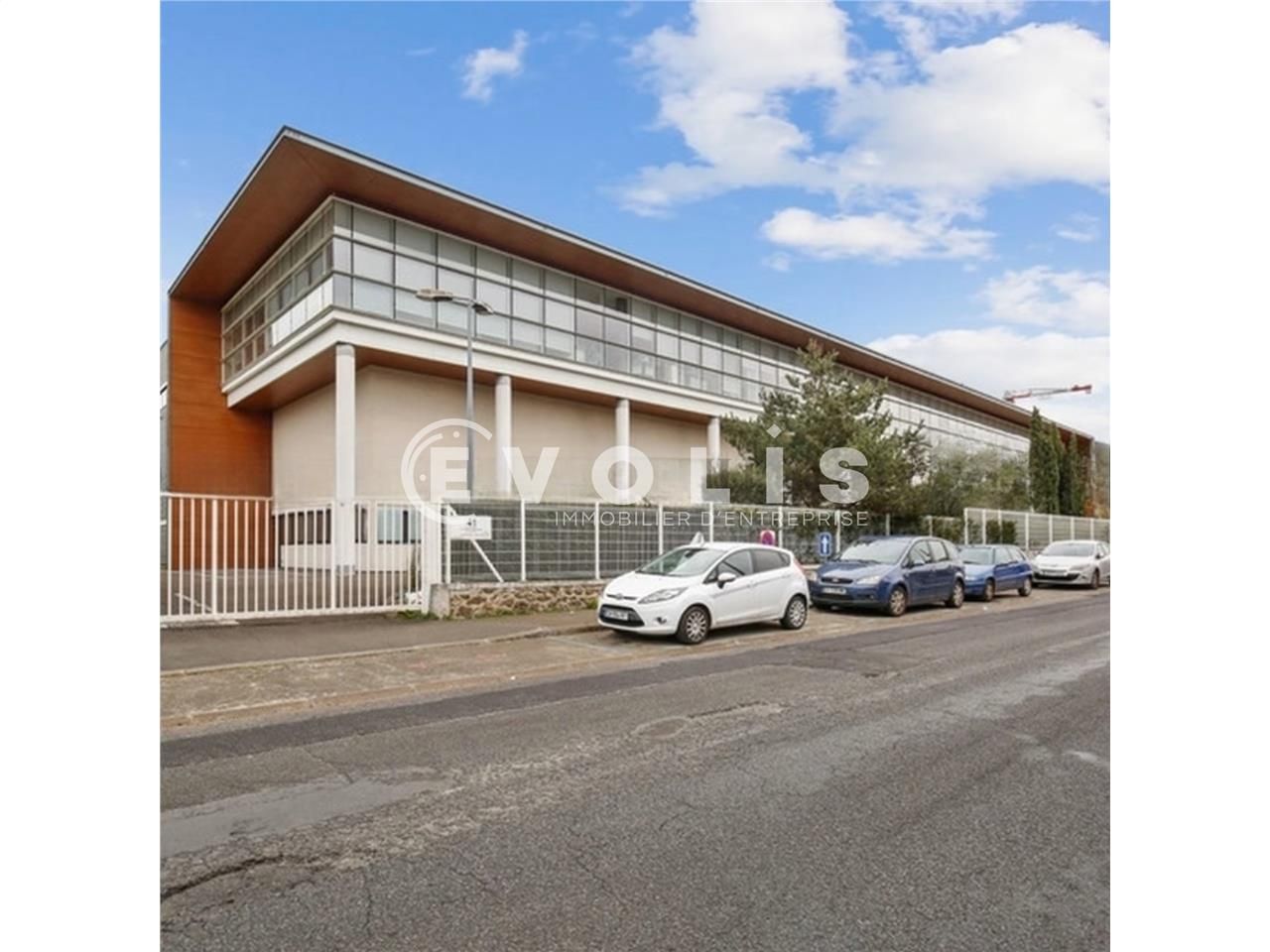 Situés à proximité de la  N3 et des autoroutes A8