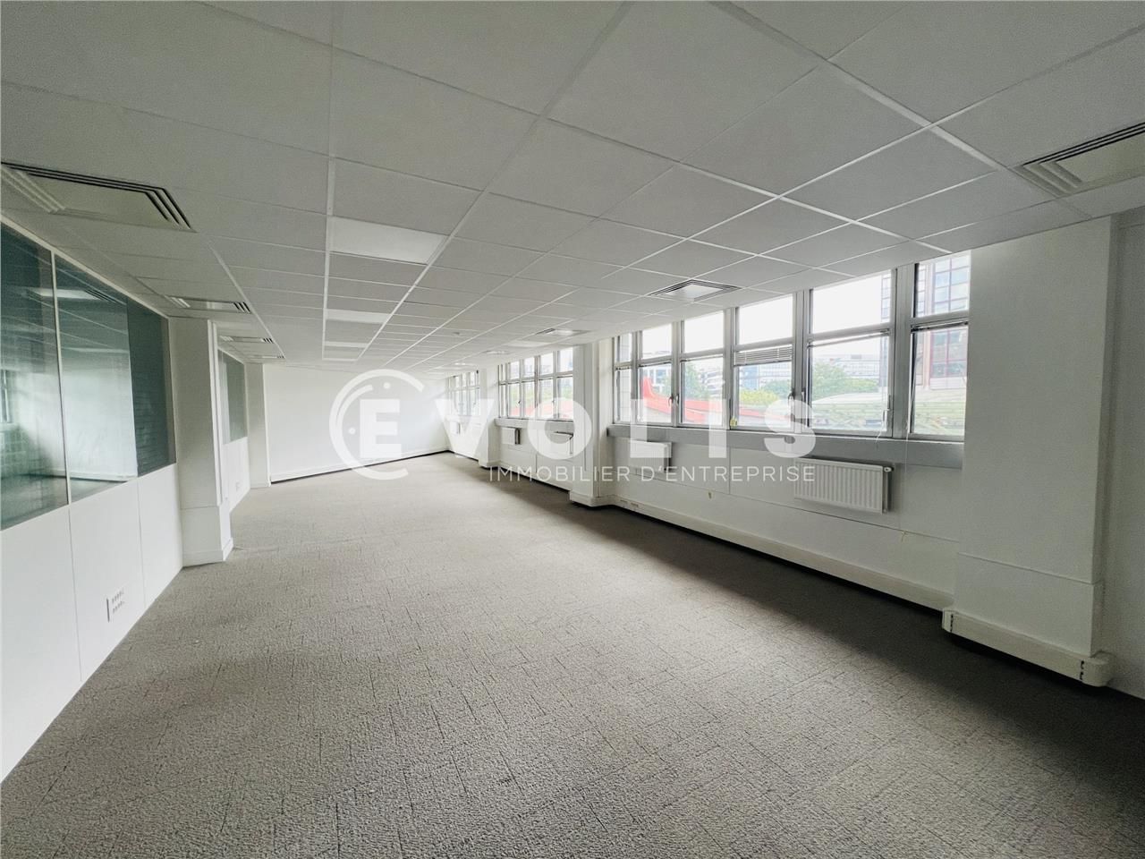 Situé dans un quartier d'affaires dynamique de la