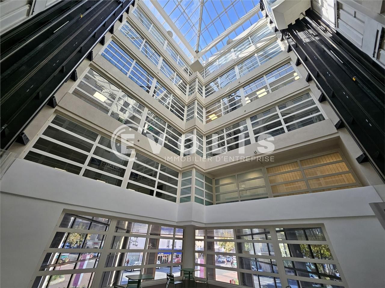 EVOLIS vous propose à la location deux surfaces d