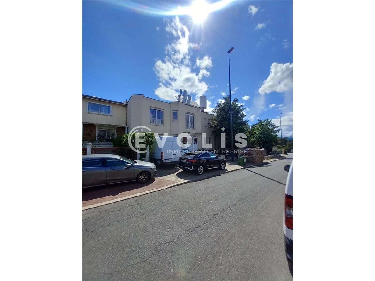 EVOLIS vous propose à louer à Clamart, un ensembl