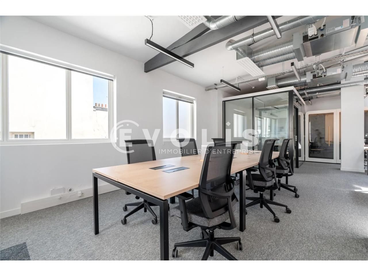 Emplacement de choix pour ces bureaux modernes à 