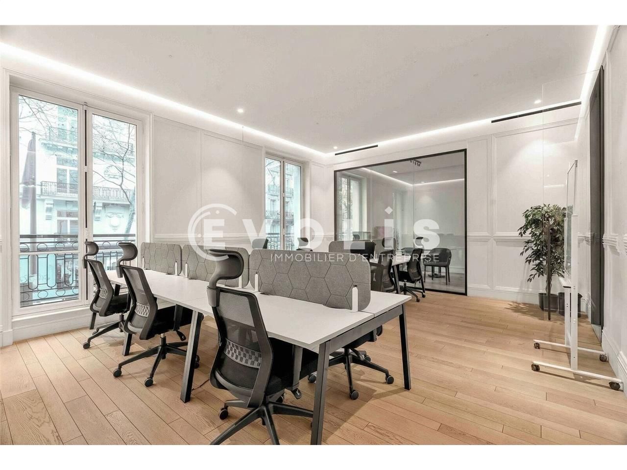 Offrez à votre équipe un espace de 290 m² lumineu