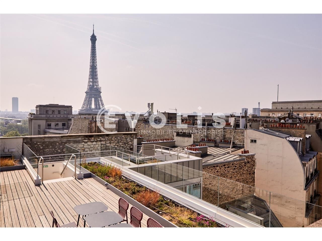 Au sein d'un immeuble indépendant Haussmannien ha