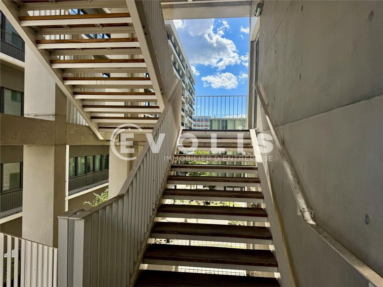 Au sein du quartier dynamique de Confluence, à pr