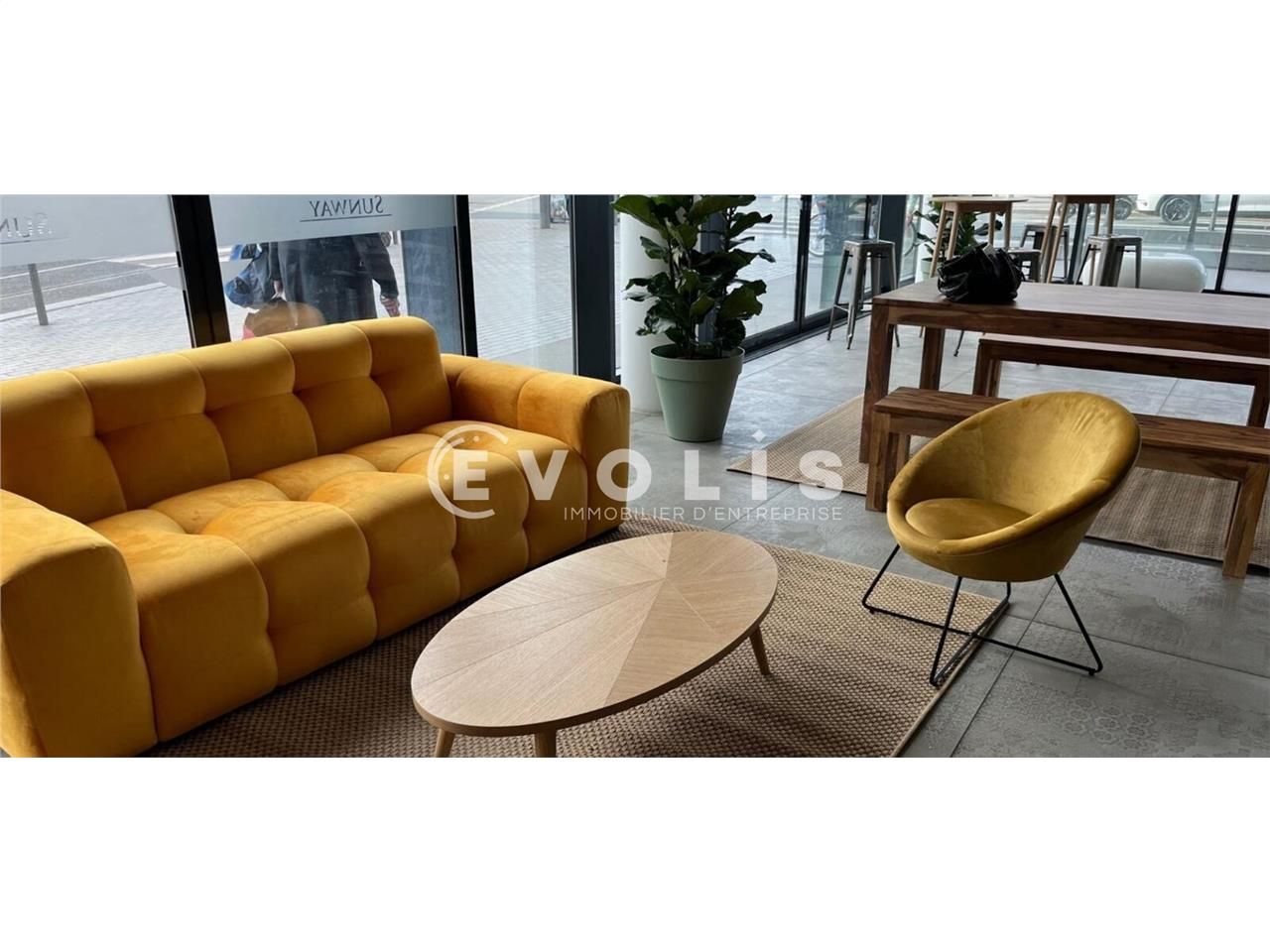 Au pied du métro Debourg, découvrez des bureaux l