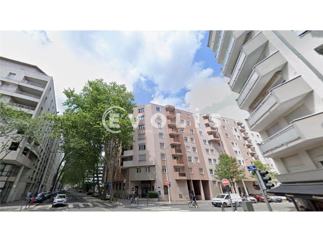 À louer, 200 m² de bureaux en rez-de-chaussée, di